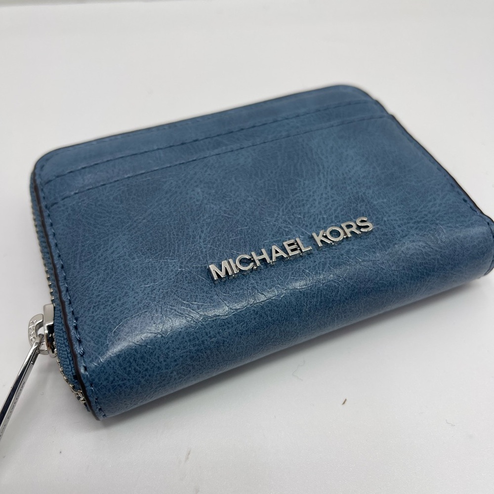 MICHAEL KORS Jet Set Medium Distressed Zip Around Card Case
Cornflower
NWT - Picture 16 of 16